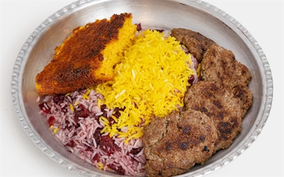 آلبالو پلو با کباب دیگی