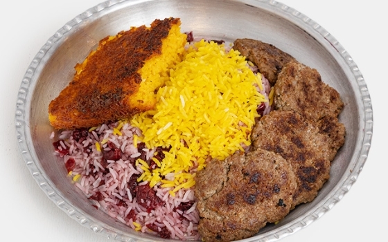 آلبالو پلو با کباب دیگی